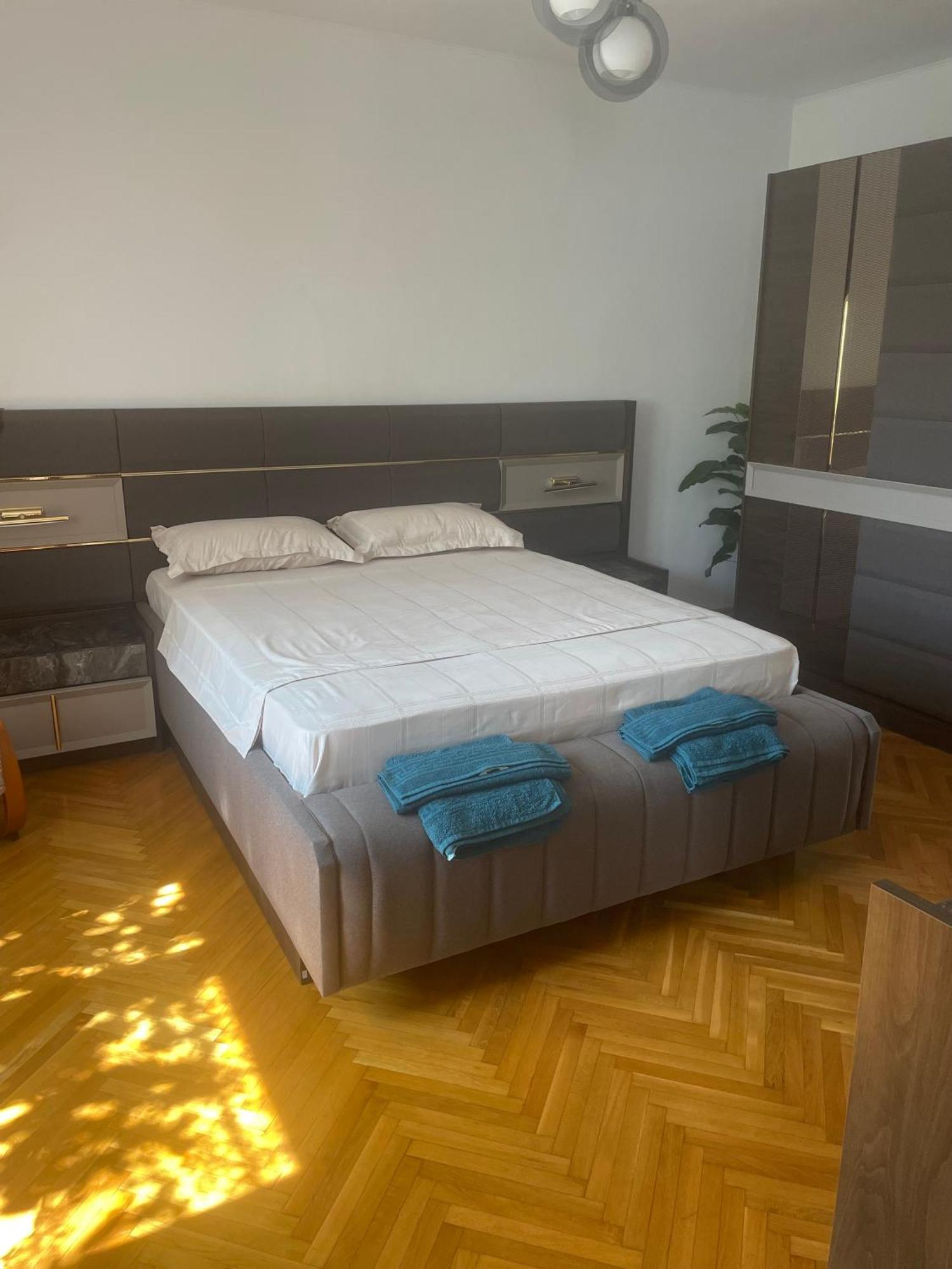 Ana'S Home 锡比乌 外观 照片